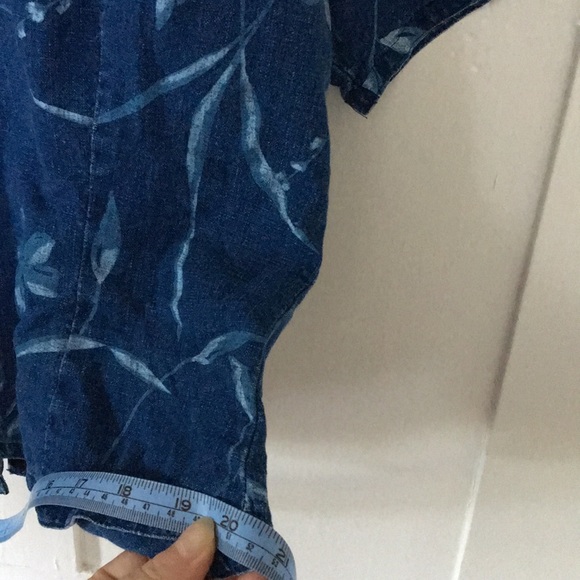 Button down blouse. - Picture 4 of 7